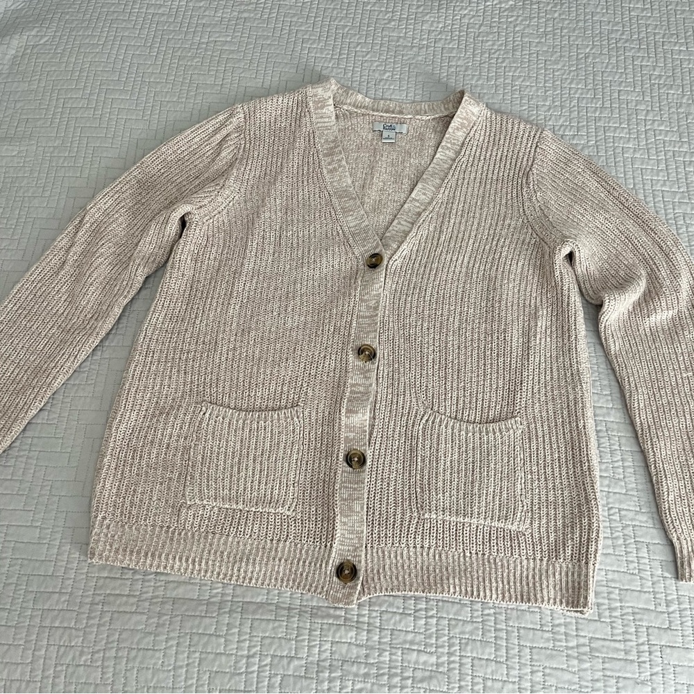 Women’s Croft and Barrow beige Button Sweater Size Small like New